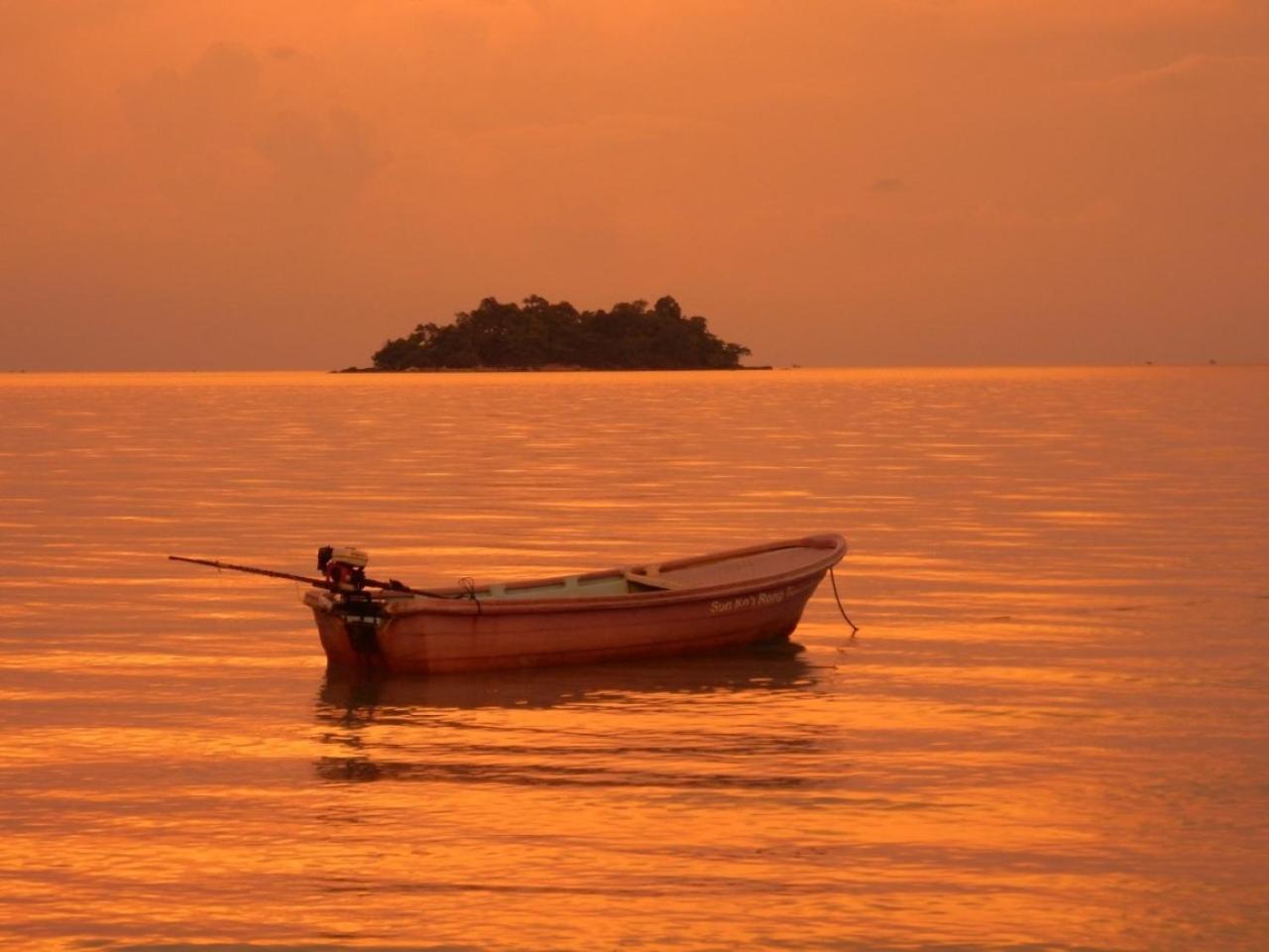 Sandbank Restaurant & Camping Koh Rong Kaoh Touch Buitenkant foto