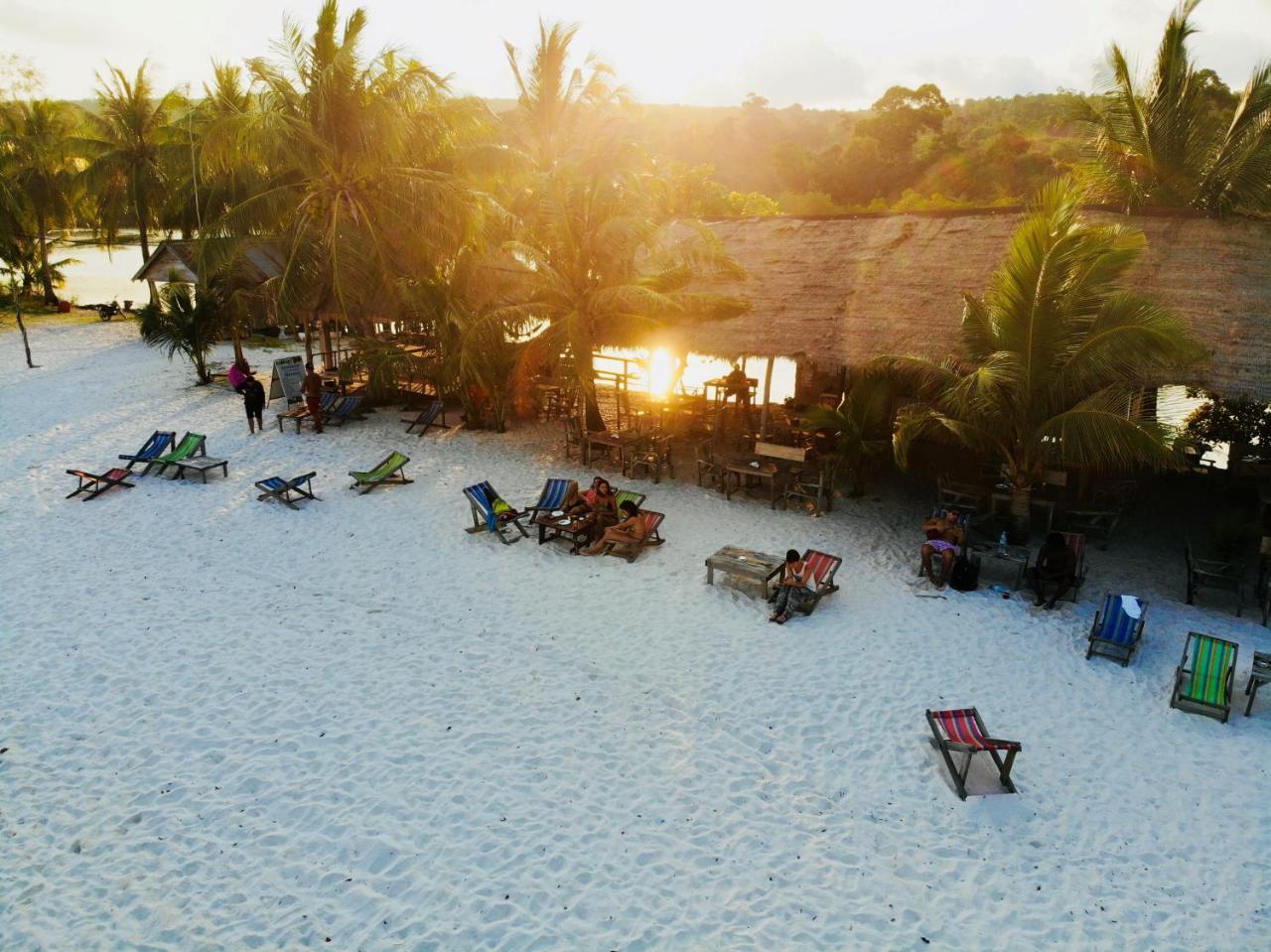 Sandbank Restaurant & Camping Koh Rong Kaoh Touch Buitenkant foto