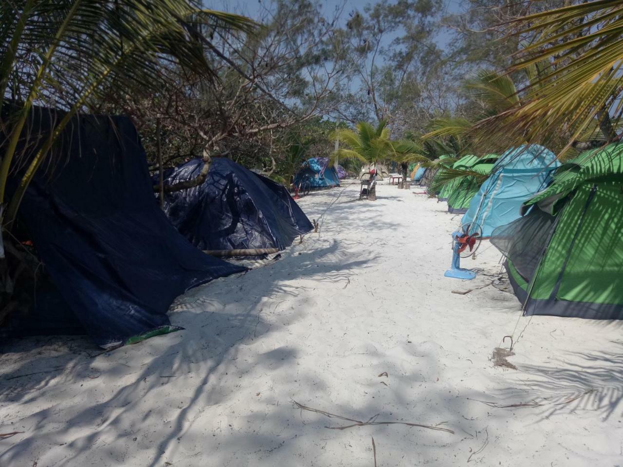 Sandbank Restaurant & Camping Koh Rong Kaoh Touch Buitenkant foto